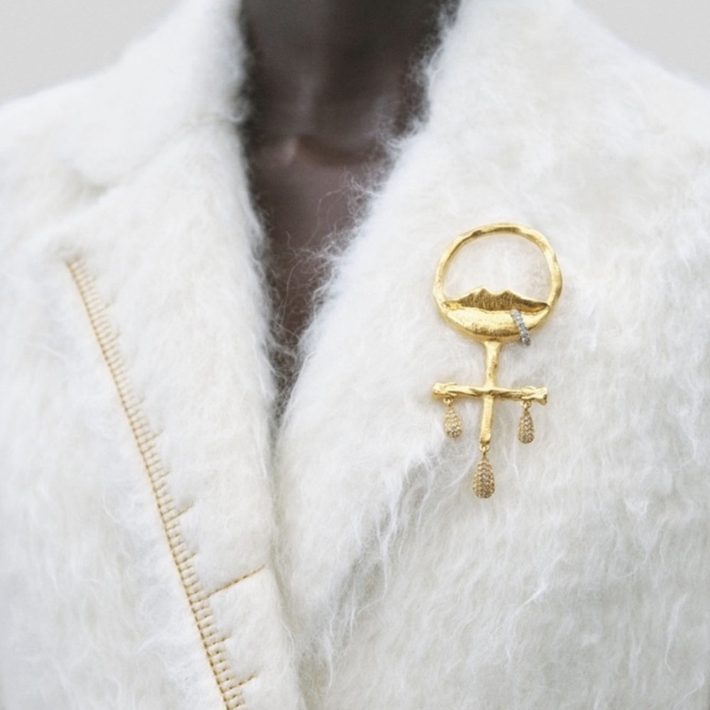 Schiaparelli Womens Lip Gold Brooch | Pre-owned| Statement Jewelry | Runway